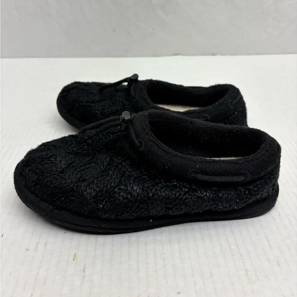 Ugg Kids Black Knit Slip-On Shoes, SZ 2-3, box 25